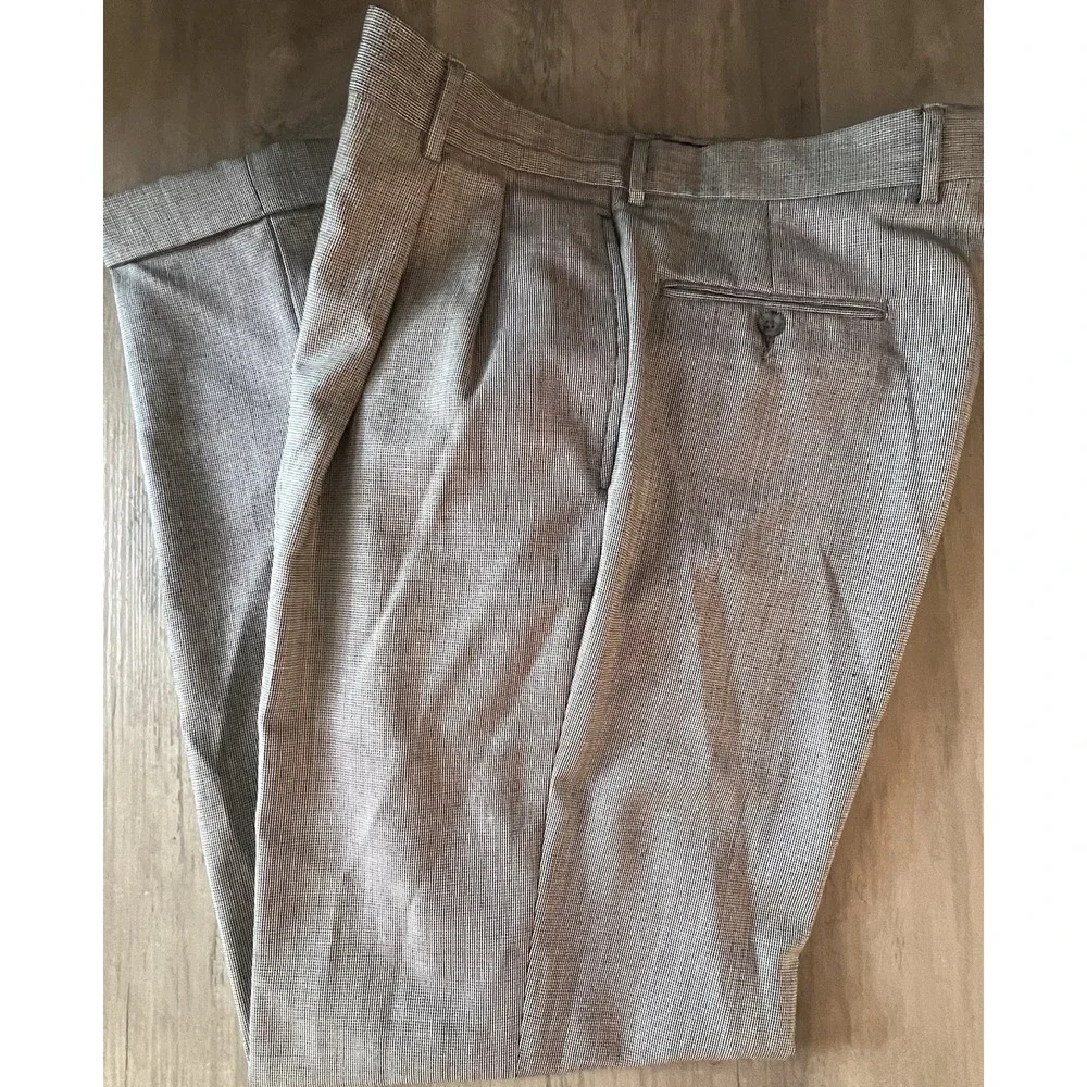 Jos A Bank Wool Men's Dress Pants Trousers 36 L Pleated Cuffed  Gray Houndstooth